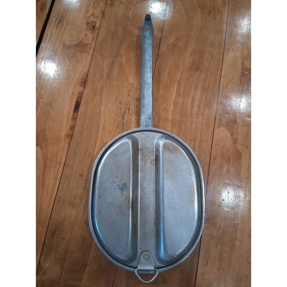 ORIGINAL US WW2 MESS KIT 1945 KNAPP MONARCH CO US MARKED